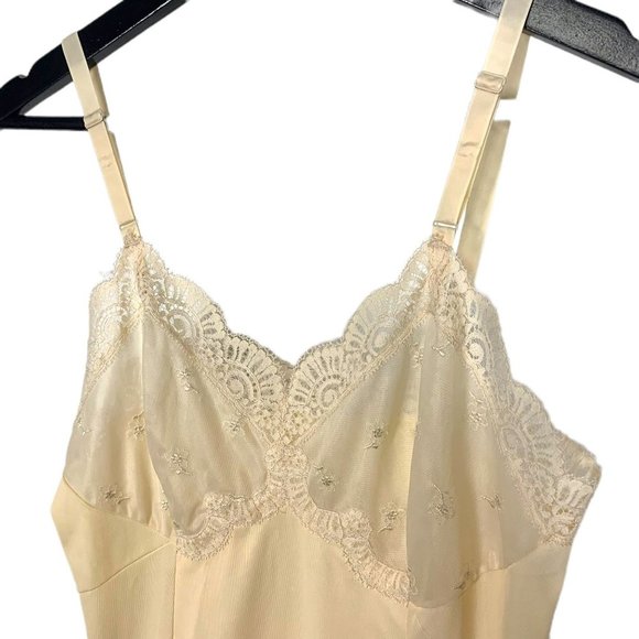 Vintage 50s Sears The Doesnt Slip Cream Fortrel Polyester Slip Medium - Picture 2 of 12